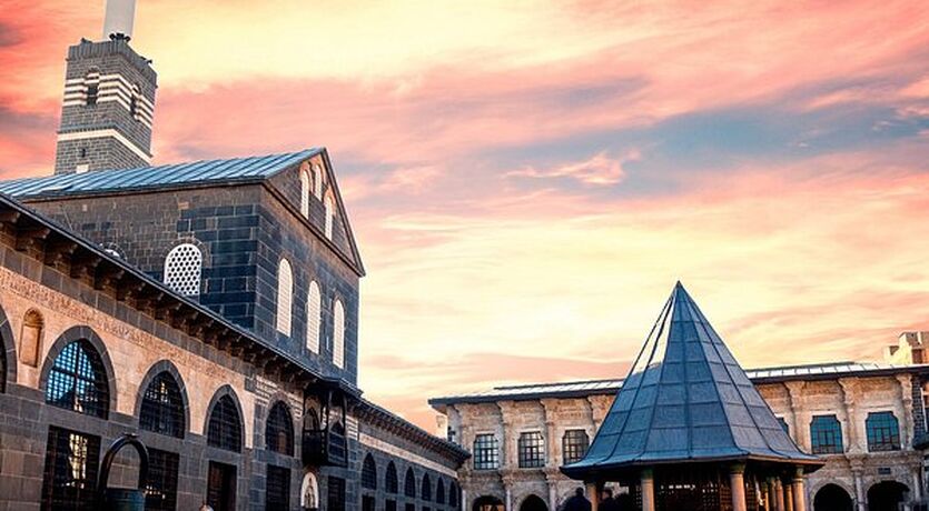 Uçaklı ... Mardin ve Mardin Köyleri - Zerzevan Kalesi ve Diyarbakır 2026 tüm sezon ( 2 gece konaklama ) 